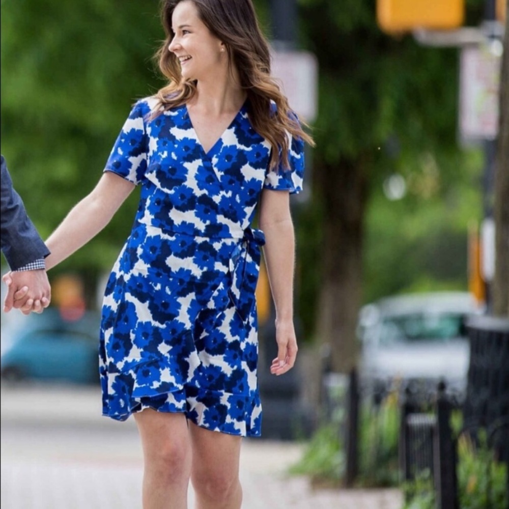 ✨Banana republic ruffle midi wrap dress✨